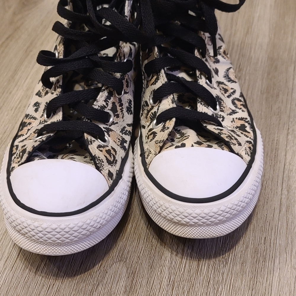 Converse For Juniors Or Kids Leopard Print Canvas Sneakers Size 4 Like New
